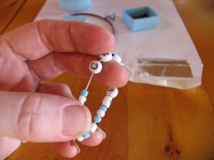 make-baby-bracelet-with-beads