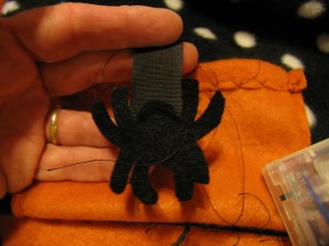 attach spider to velcro