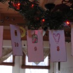 This paper banner is so easy to make. Use it to countdown to Christmas