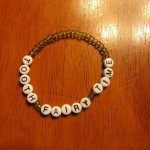 Make a mommy reminder bracelet with alphabet beads