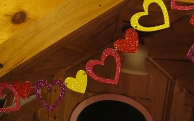   
I made these strings of hearts using o rings (in the jewelry section of craft stores) and the glittery hearts were from Wal Mart and only cost .97 cents [...]
