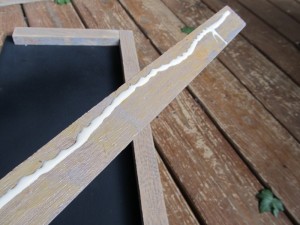 put a thread of glue as shown